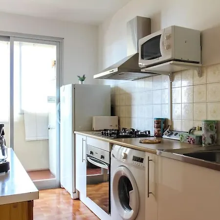 Flat Up To 5 With Terrace Ouest *