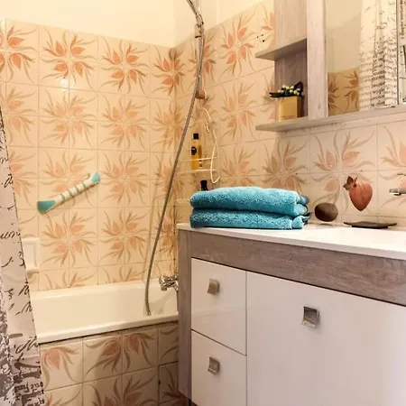 Flat Up To 5 With Terrace Ouest Apartman *