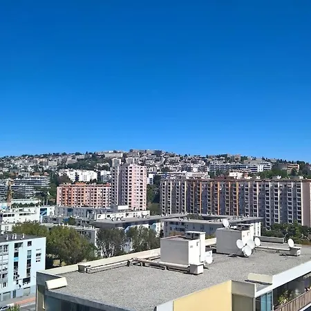 Flat Up To 5 With Terrace Ouest