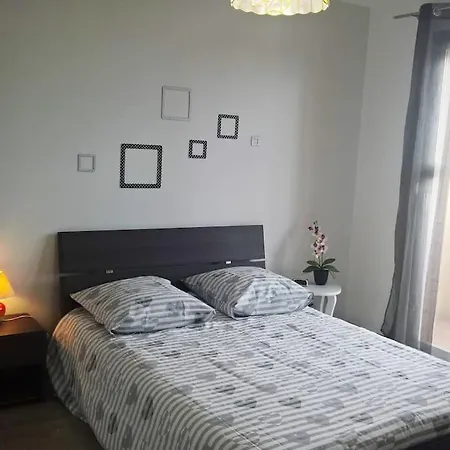 Flat Up To 5 With Terrace Ouest * Nice