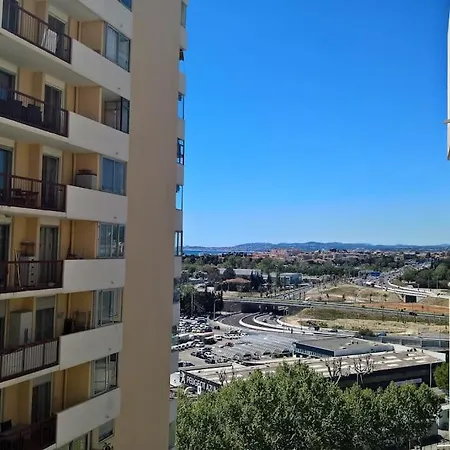 Flat Up To 5 With Terrace Ouest Apartman
