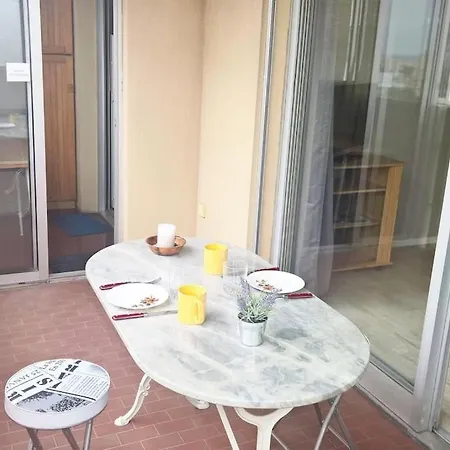 Flat Up To 5 With Terrace Ouest * Nice