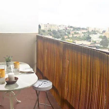 Flat Up To 5 With Terrace Ouest *